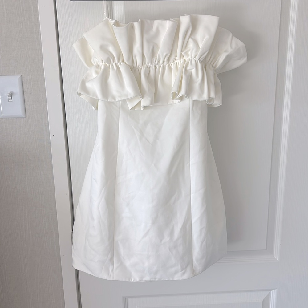 Beautiful white strapless dress